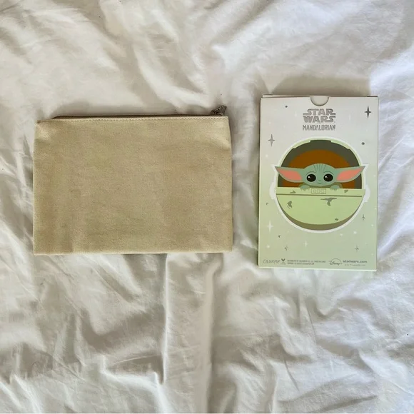 BABY YODA MIRROR AND MAKE UP BAG BY COLOURPOP - Picture 5 of 5